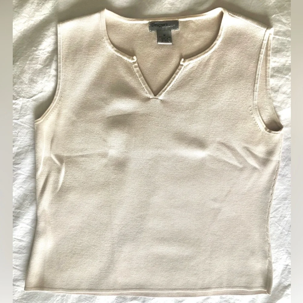 NEW DESIGNERS ORIGINALS CREAM SLEEVELESS NOTCHED NECK SWEATER MEDIUM - Picture 4 of 6